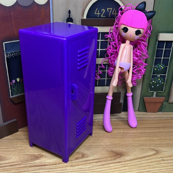 Lalaloopsy Little Doll and Storage Cabinet - Picture 3 of 6